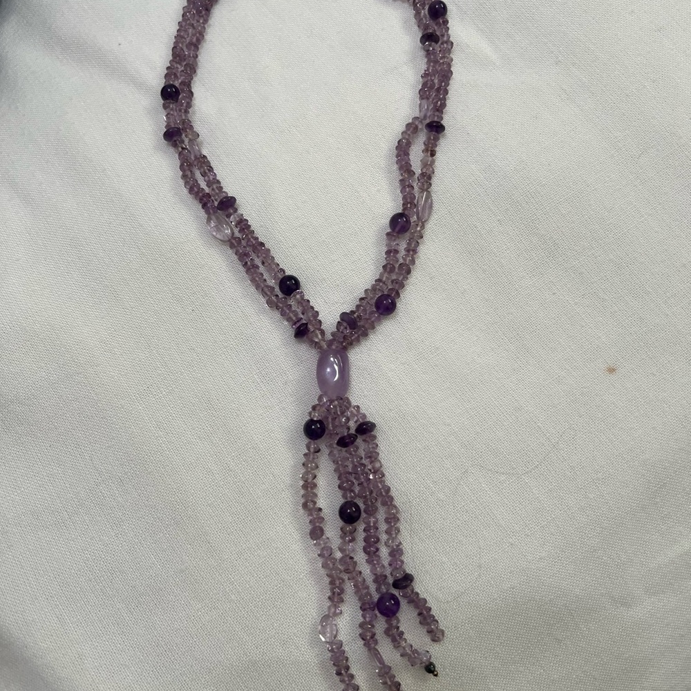 Women's costume jewelry necklace